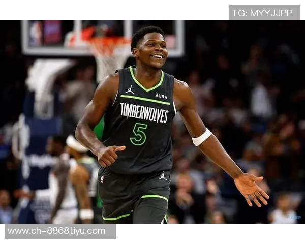 爱德华兹现场脱下比赛球衣赠送球迷令人惊叹的温暖瞬间