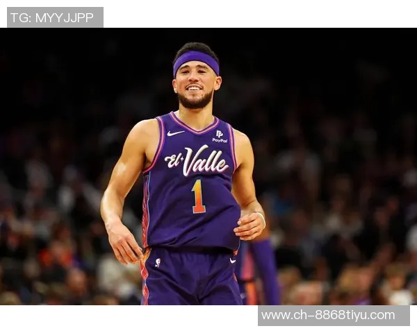 布克第三节状态火热10投6中狂砍16分4篮板4助攻连得12分助力球队反击 布克第三节状态火热10投6中狂砍16分4篮板4助攻连得12分助力球队反击