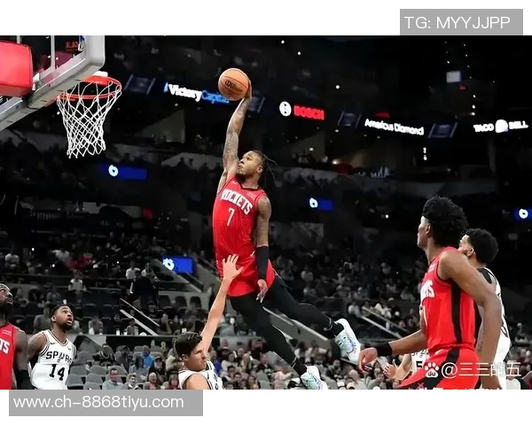 小贾巴里史密斯精彩反击轻松双手扣篮震撼全场展现超强实力